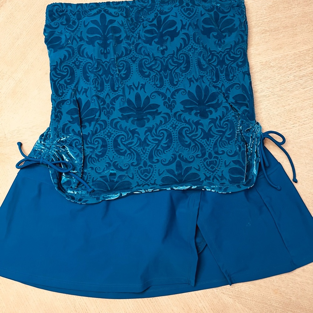 Tankini. Size XL Bandeau fleur-de-lis soft velour top. Split skirt bottom.